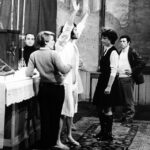 Liliana Cavani con Pierre Clementi e Paola Tallarigo (assistente alla regia); a sinistra sullo sfondo Gianni Amelio. Foto Antonio Casolini - I cannibali, 1969